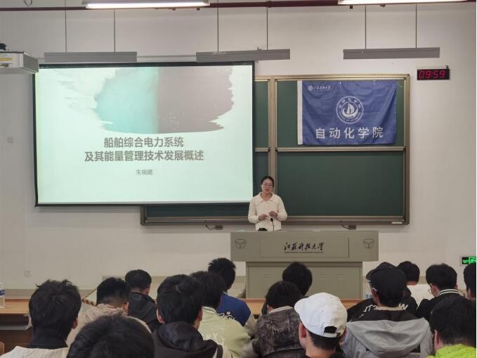 图6 朱琬璐老师与同学们交流沟通.jpg